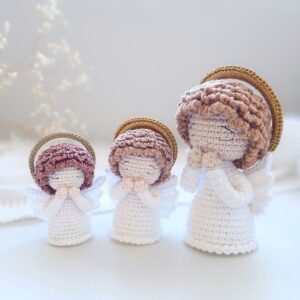 anjo em amigurumi com diferentes tipos de fio e tamanho