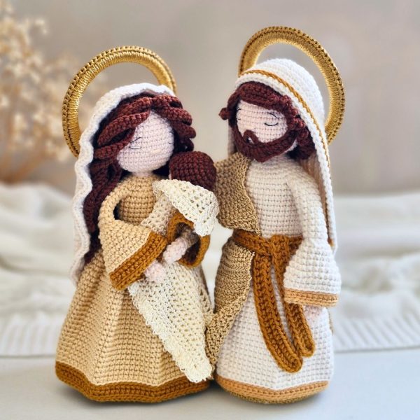 Sagrada Família em amigurumi com Maria, José e Menino Jesus em crochê artesanal
