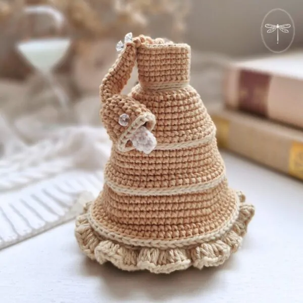 Corpo sem cabeça do Anjo Alma em amigurumi terroso