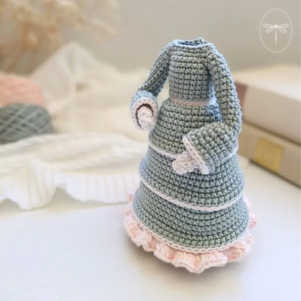 Corpo sem cabeça do Anjo Alma em amigurumi verde