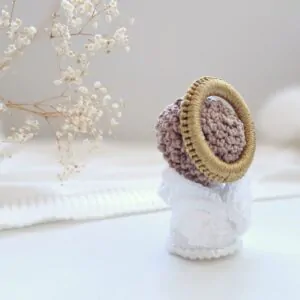 anjo em amigurumi delicado com asas e acabamento refinado