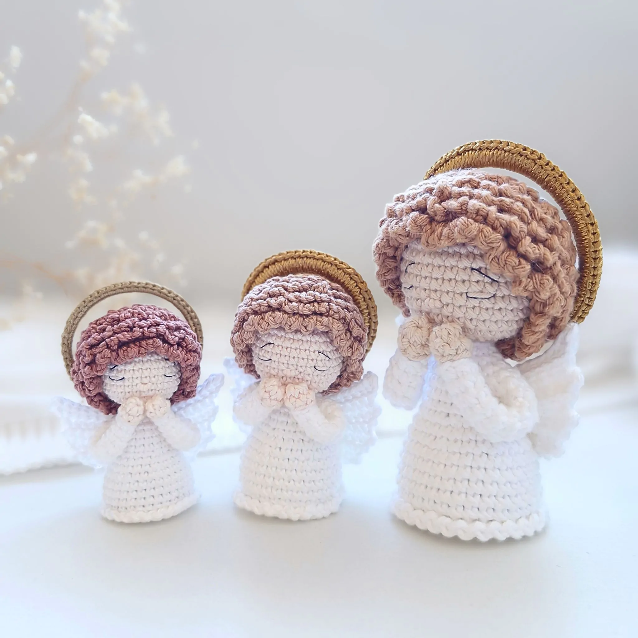 anjo em amigurumi com diferentes tipos de fio e tamanho